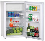 Blanc sous le contre- mini réfrigérateur/réfrigérateur de dortoir mini avec le congélateur fermant à clef la porte